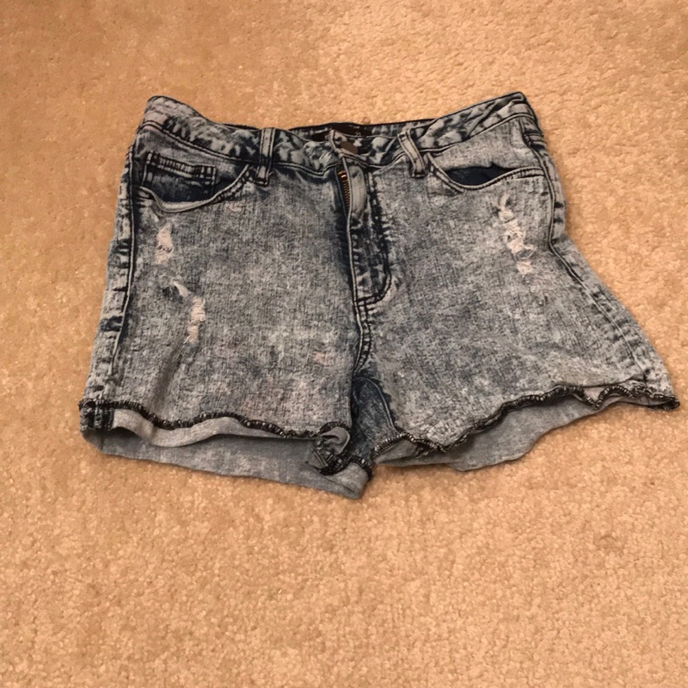 Acid washed shorts